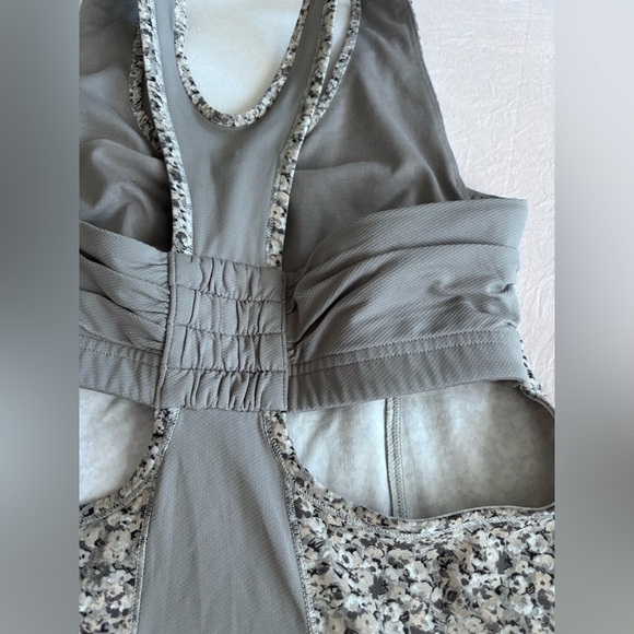 Lululemon Athletica Tone It Tank- Gray Floral - Picture 3 of 8